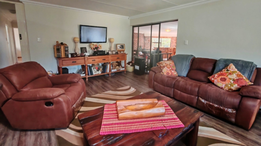 3 Bedroom Property for Sale in Fraaiuitsig Western Cape